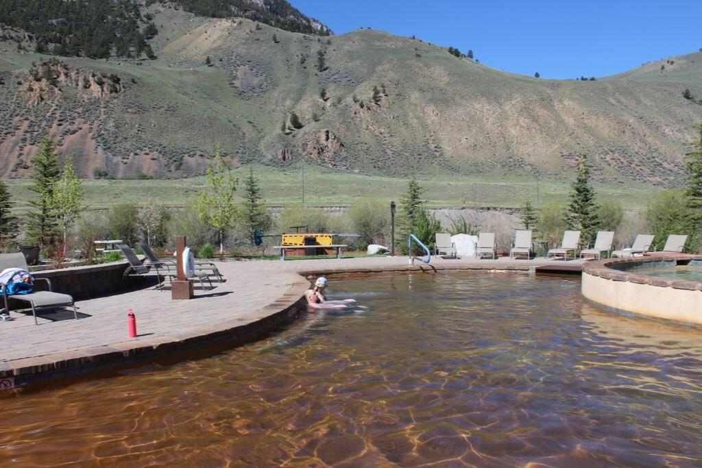 Bison Lodge - Lg Home - 2 Bedrooms - Less Than 5 Miles To Yellowstone North Entrance, Sleeps Up To 8 Gardiner Exterior foto